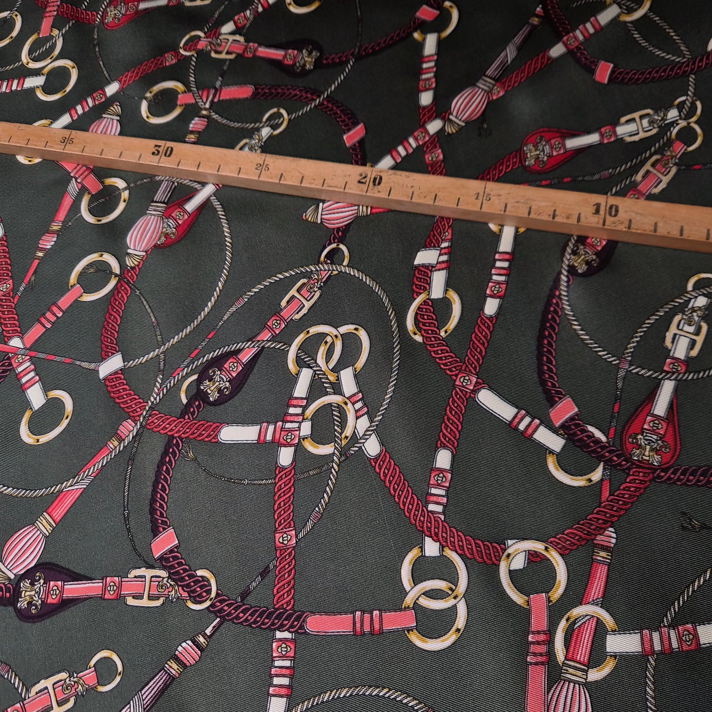 Satin · Viskose · Horsebit · Farbe: Grün- und Brauntöne · 140 cm · 100 g/m² · Meterware