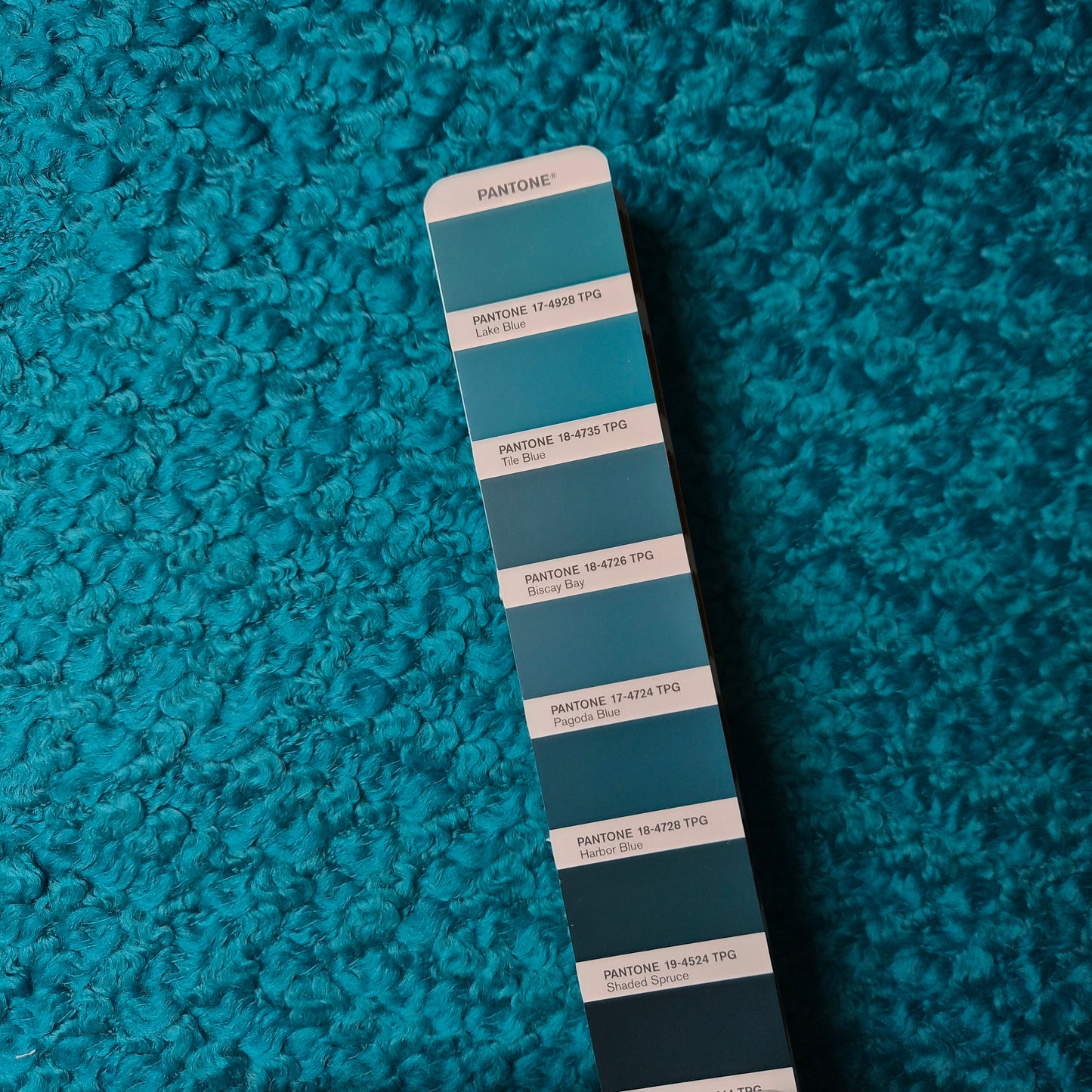 Meterware · Bouclé · Wolle · Uni · Pantone Tile Blue · 145 cm · 600 g/m²