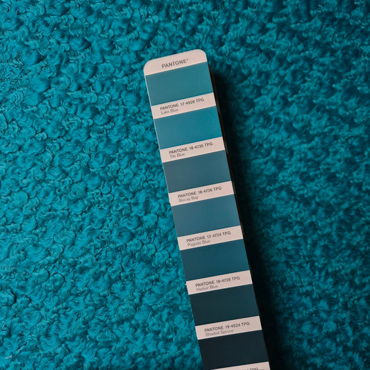 Meterware · Bouclé · Wolle · Uni · Pantone Tile Blue · 145 cm · 600 g/m²
