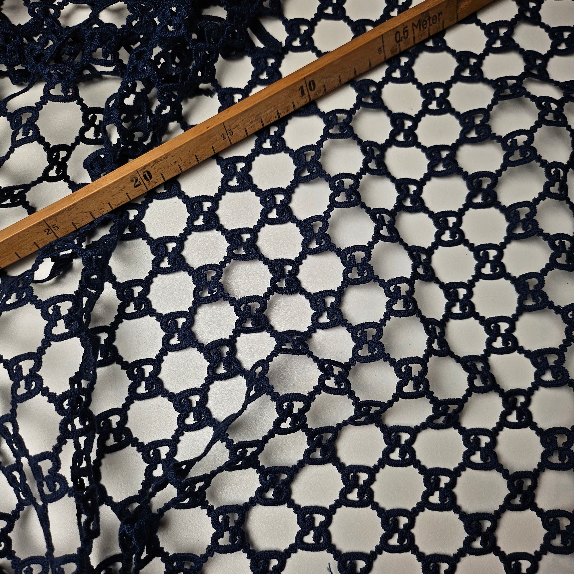 It*lienisches L*xushaus Designerstoff – Deadstock Macramee Oceana Blue | 120 cm | M9X3X5