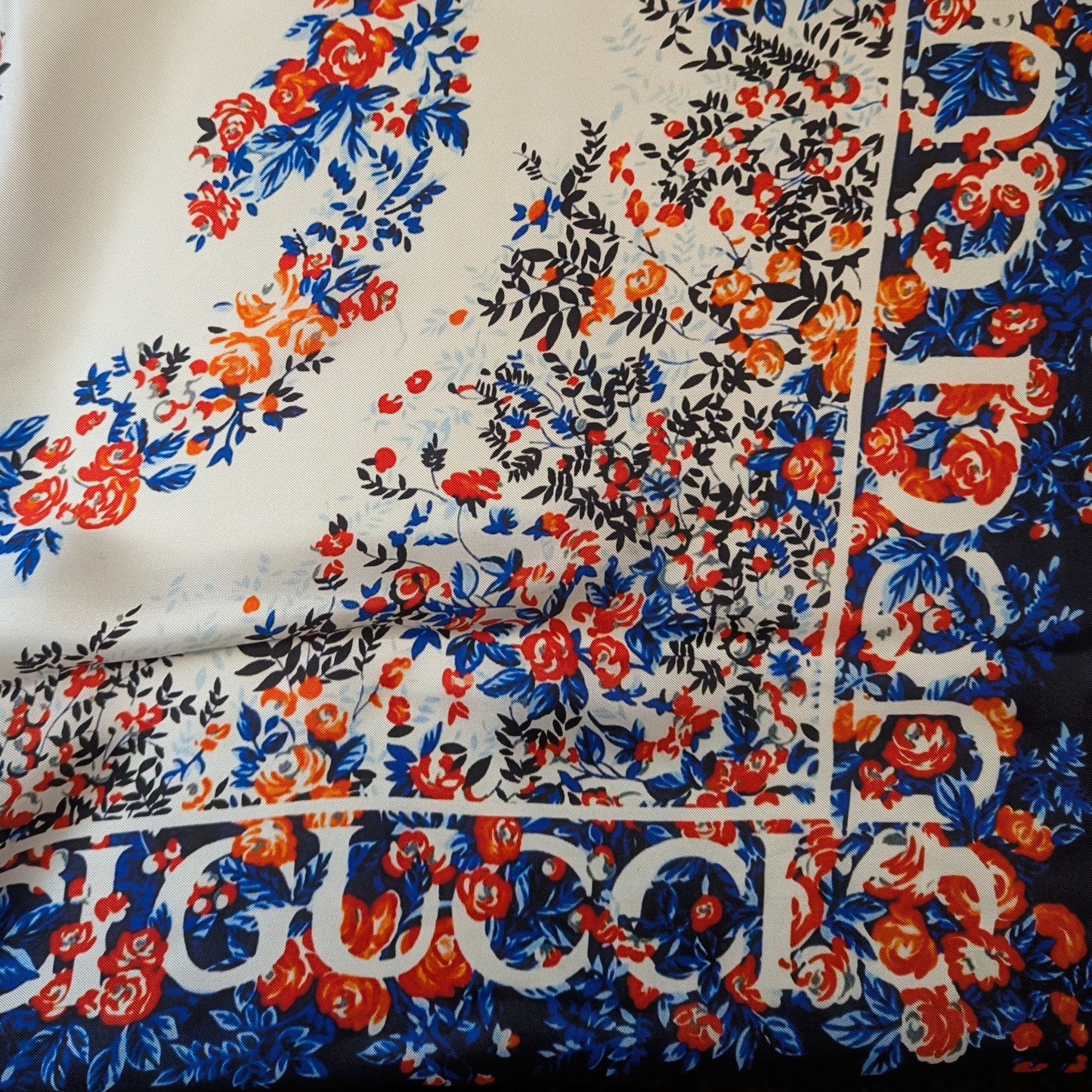 Schalpanel · Twill · Ungesäumt, B-Ware · Seide · Logo · Blau und Rottöne · 90 cm × 90 cm