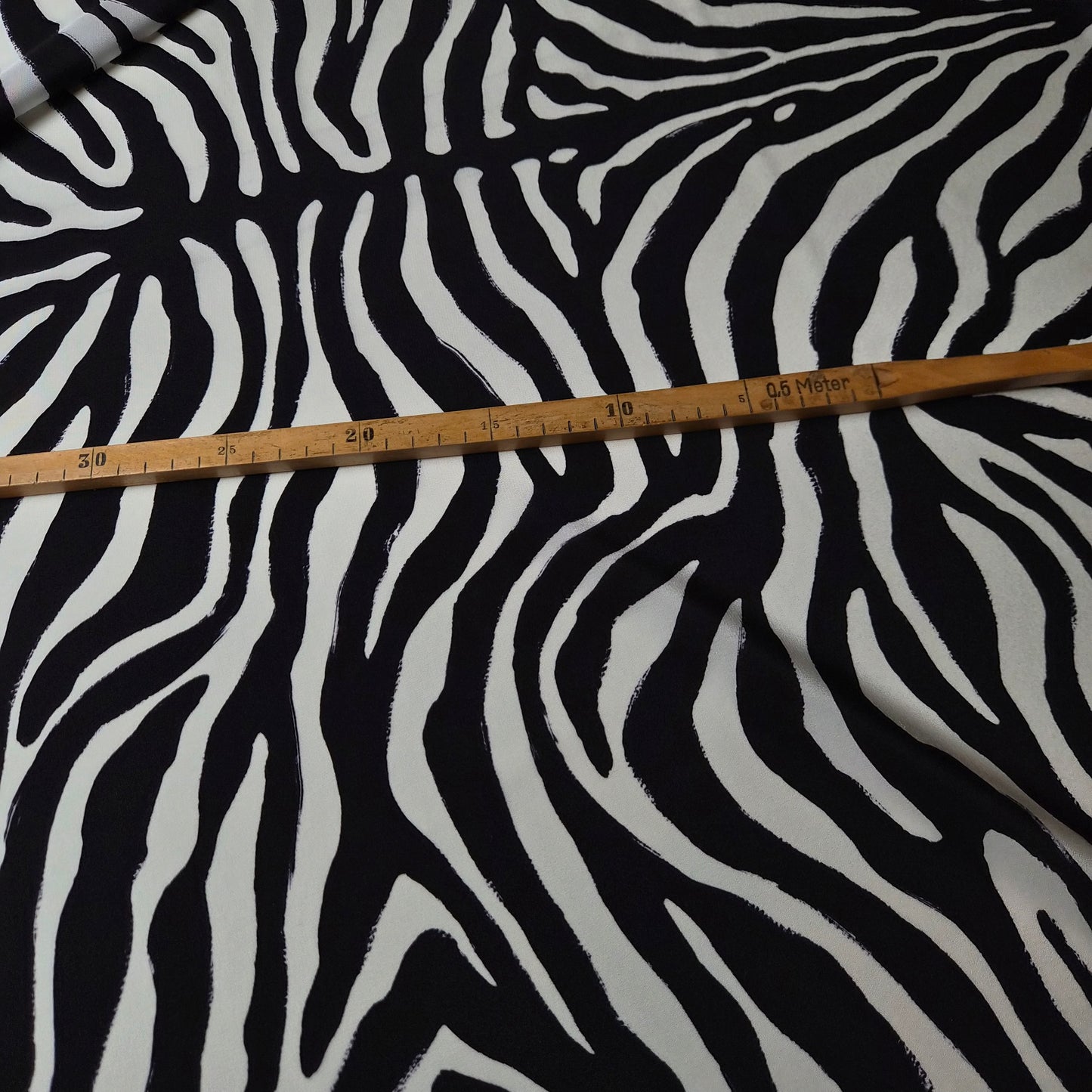 Cady · Seide · Zebramuster · Farbe: schwarz. weiß · 150 cm · 70 g/m² · Meterware