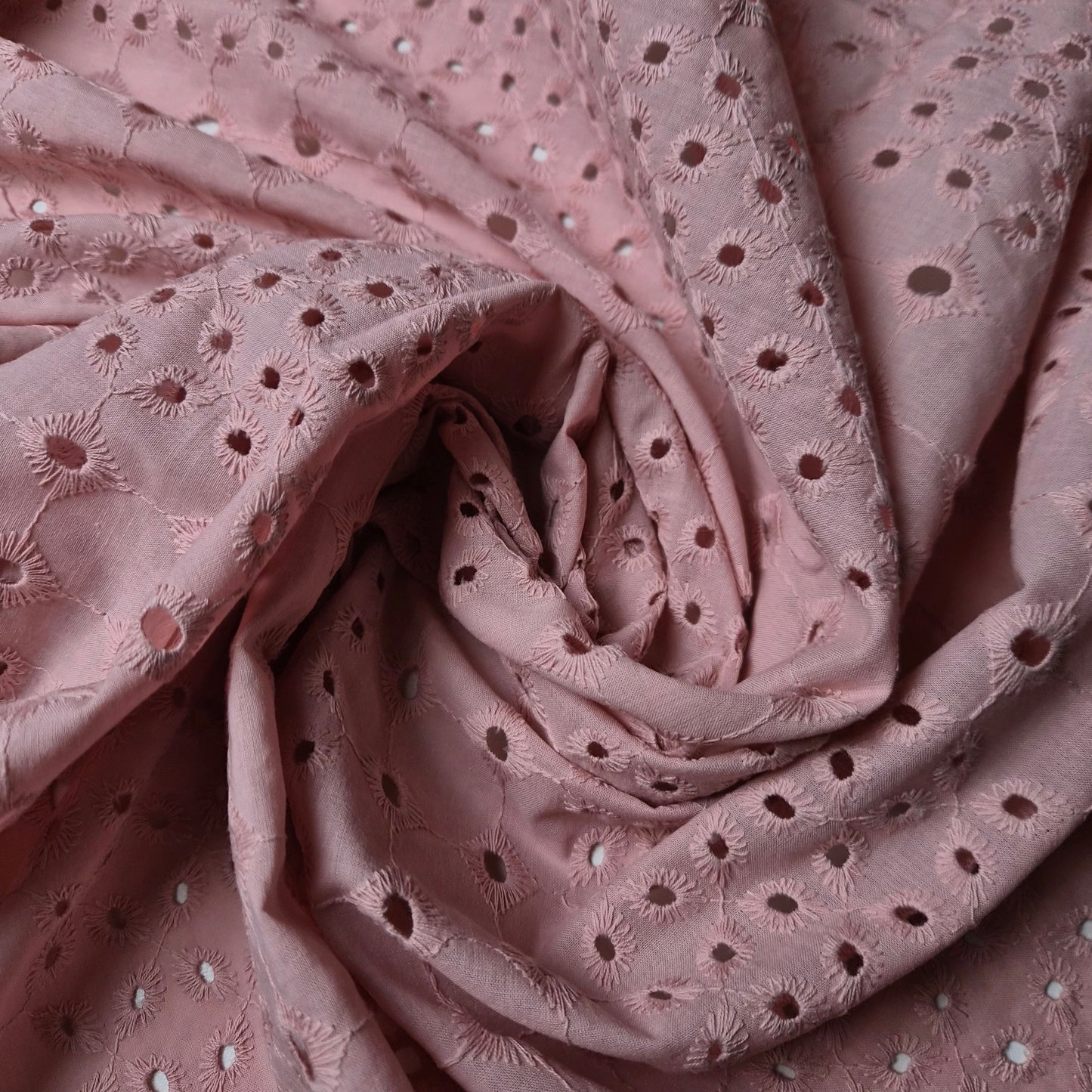 Einzelstück · Sangallo · Baumwolle · Pantone Potpourri · 190×130 cm