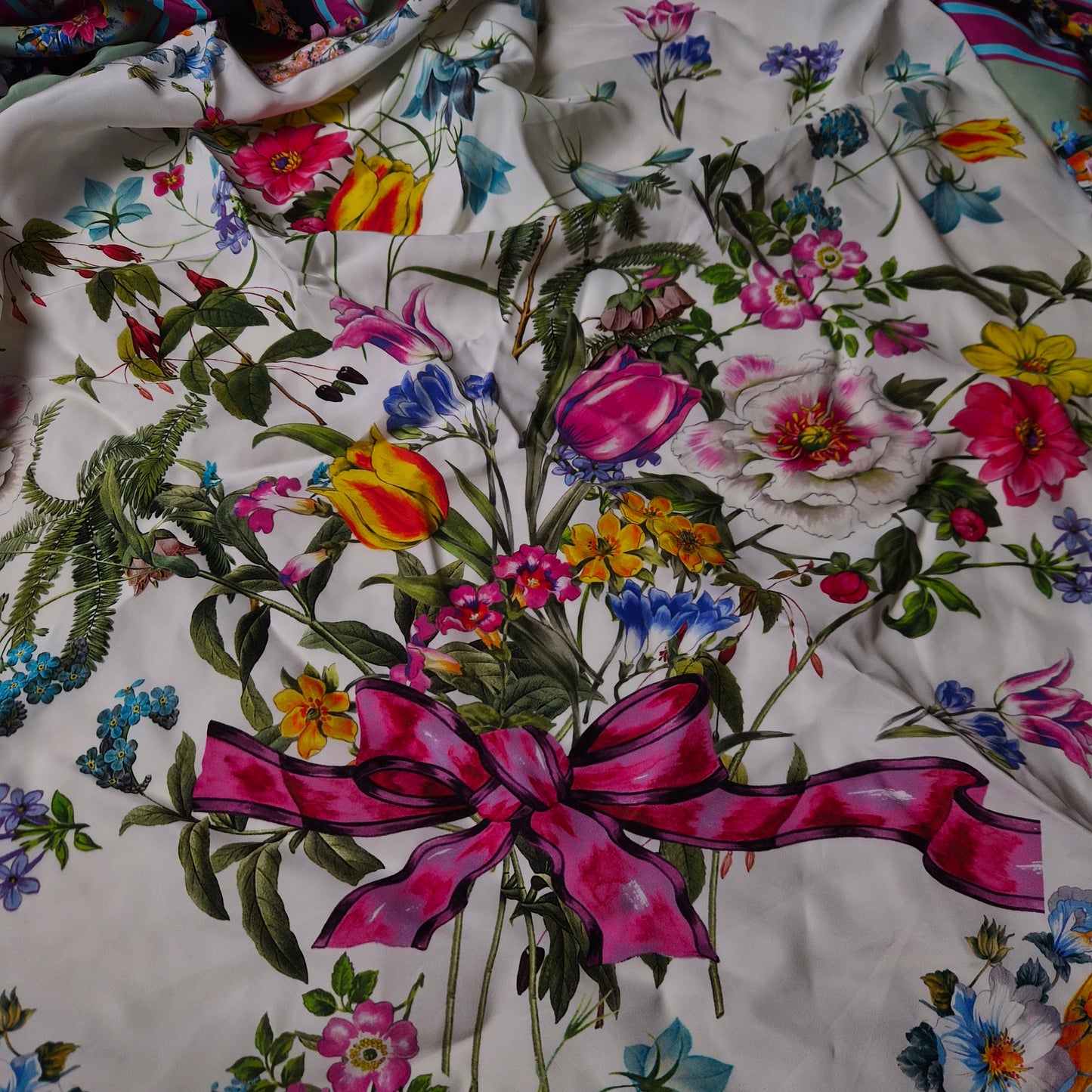 Schalpanel · Seide · Floral · 135×135 cm