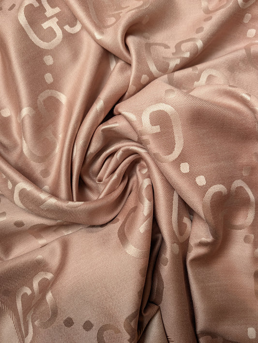 Schalpanel · Wolle, Seide · Logo · Pantone Rose Cloud · 140×140 cm