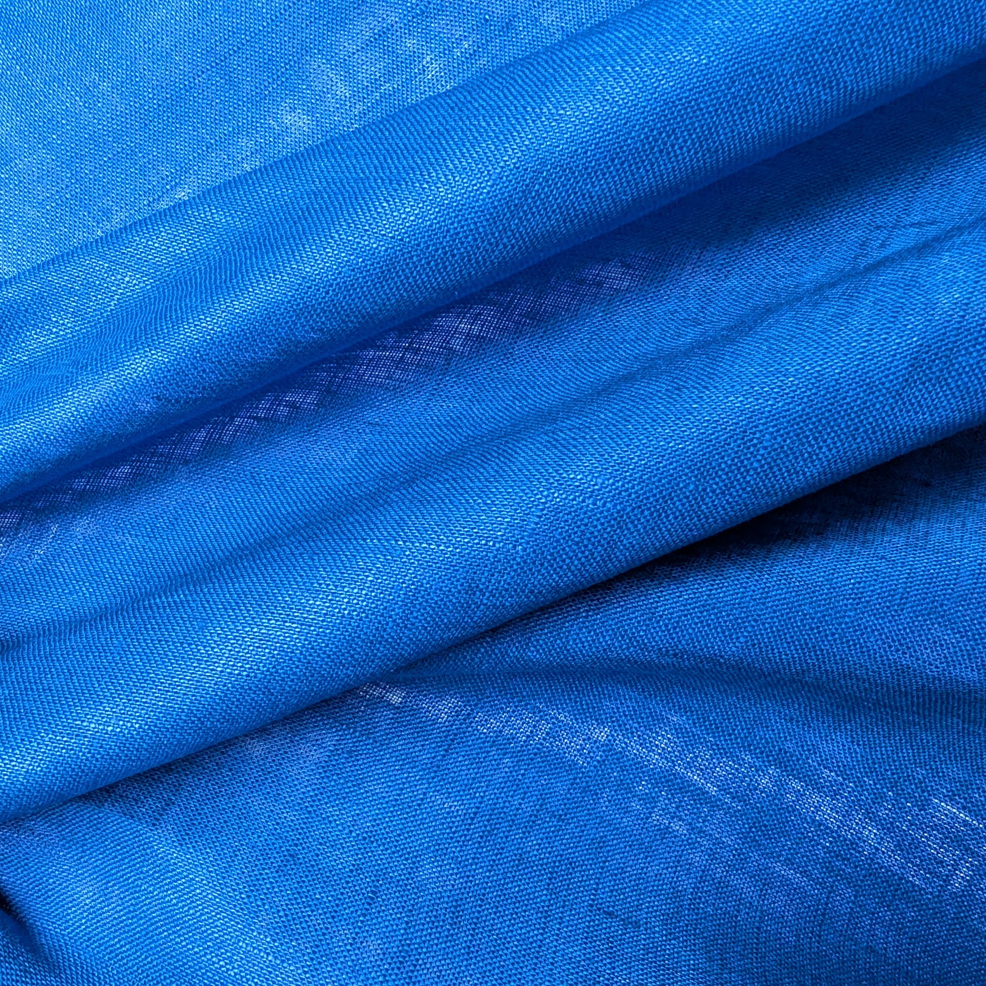 Deadstock chinose blue linen fabric, 135 cm wide, with a subtle sheen and visible weave texture.