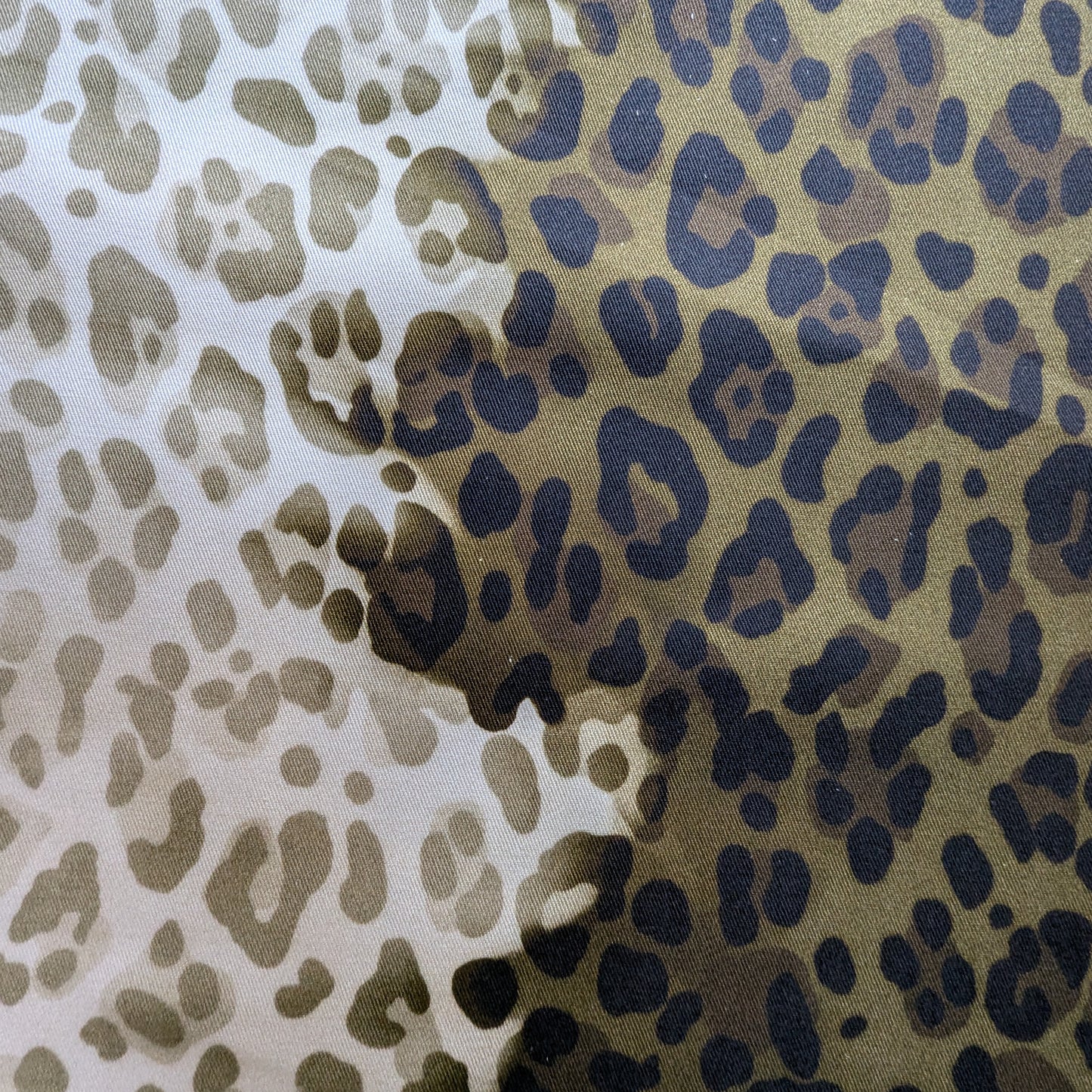 Denim · Baumwolle · Animal · Farbe: Grün- und Weißtöne · 150 cm · 230 g/m² · Meterware