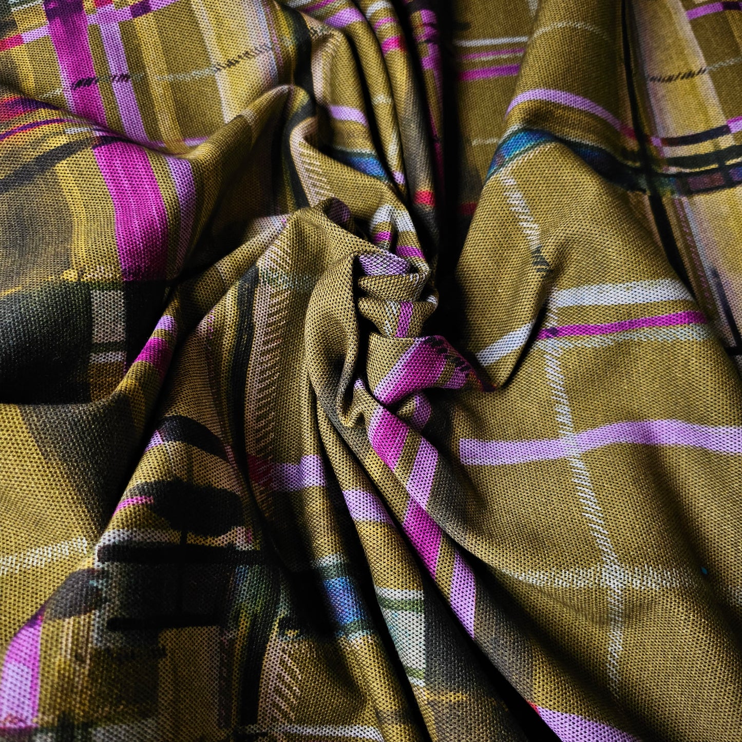 Jackenstoff · Baumwolle · abstrakt kariert · Pantone Split Pea mit Abstrakten Karomuster · 155 cm · 260 g/m² · Meterware