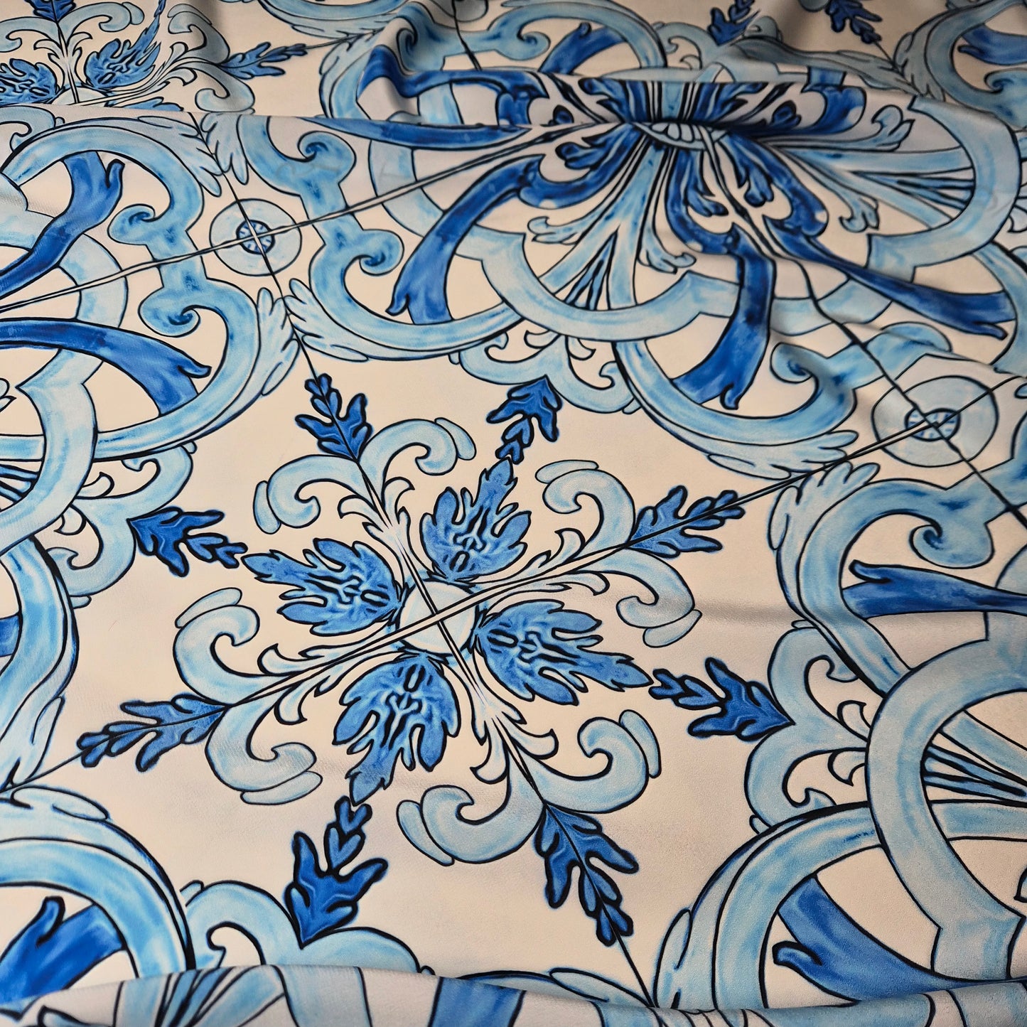 Crêpe · Seide · Majolika · Farbe: blau weißtöne · 140 cm · 70 g/m² · Meterware