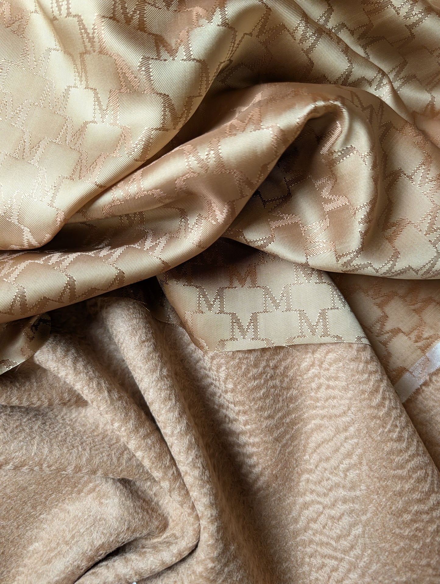 Kombipaket · Mantelstoff · Cloud-Behandlung · Kaschmir · Pantone Praline · Stoff 300×150 cm + Viskosefutter 250×150 cm