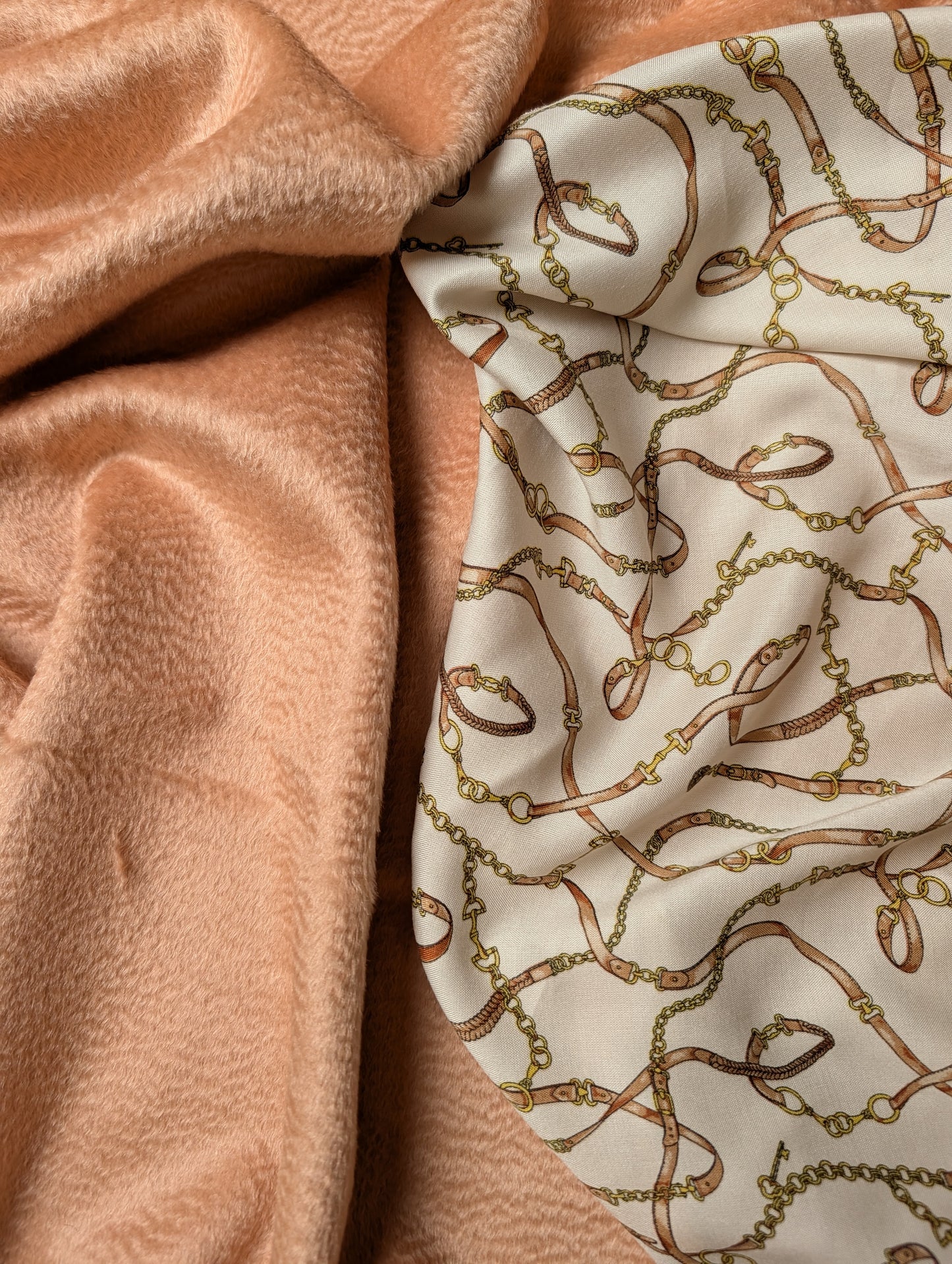 Kombipaket · Mantelstoff · Kaschmir · Pantone Almond Cream · Stoff 300×150 cm + Viskosefutter 250×150 cm · 710 g/m²