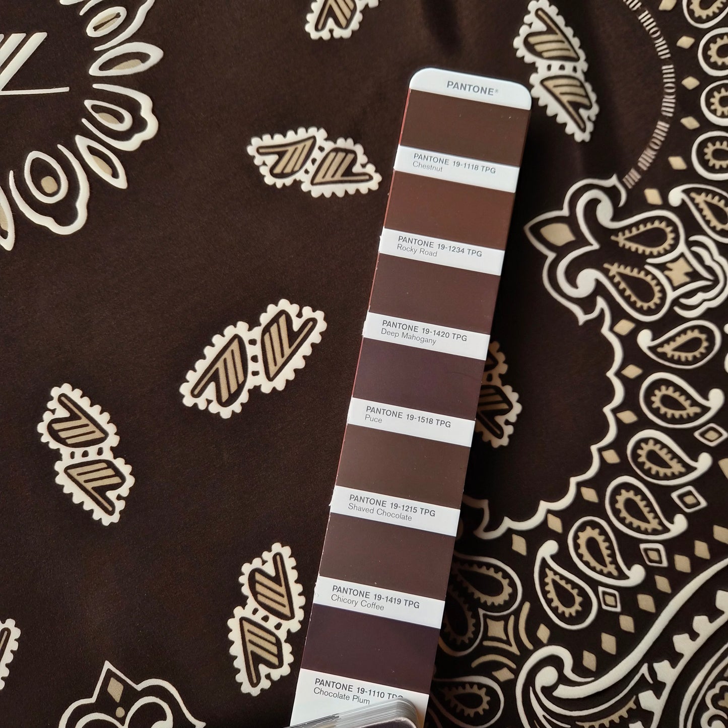 Baumwoll Popline Pantone Chocolate Plum Panel 85 cm x 140 cm