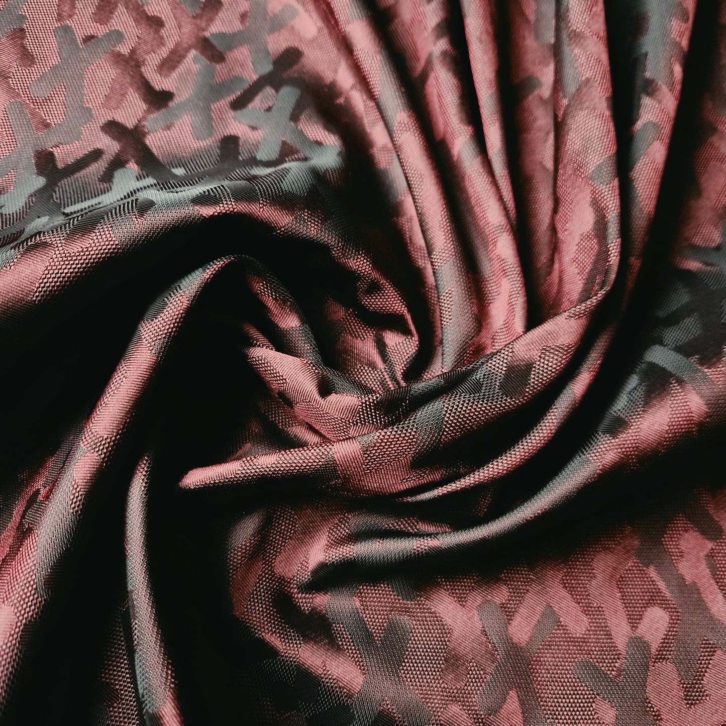 Jacquard · Polyester · Abstrakt · Pantone Dry Rose · 145 cm · 140 g/m² · Meterware