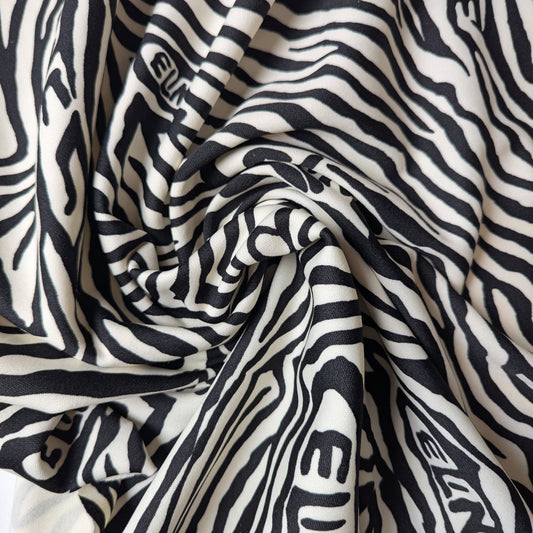 Scuba · Kunstfaser · Logo, Zebra · Farbe: Schwarz- und Weißtöne · 150 cm · 240 g/m² · Meterware