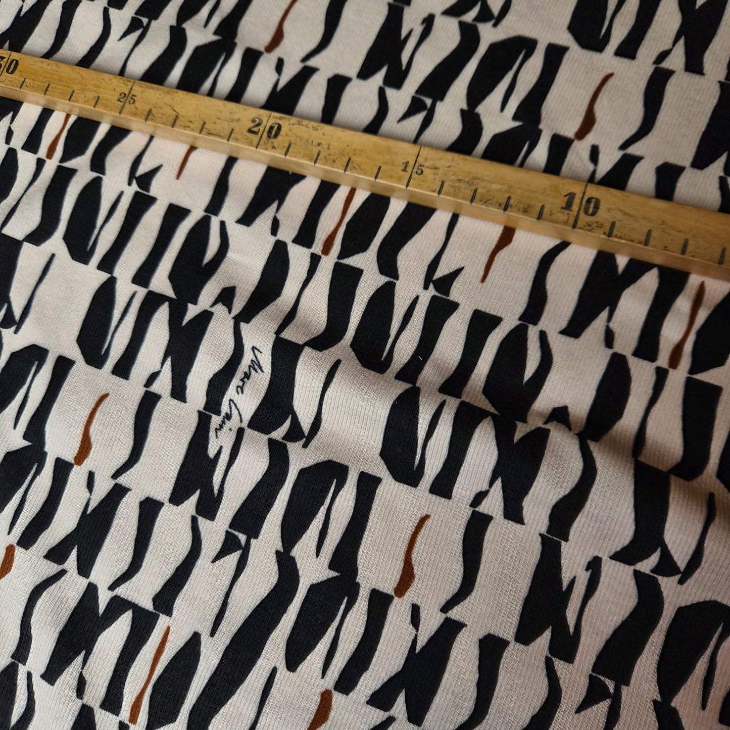 Feinripp · Baumwolle, Elasthan · Abstraktes Muster · Farbe: schwarz und weiß · 135 cm · Meterware
