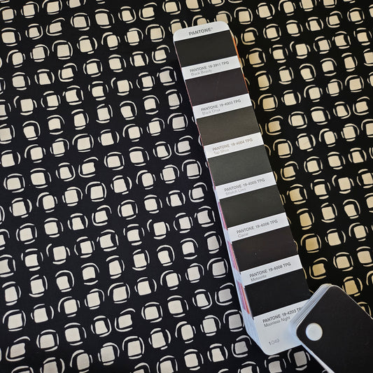 Schwere Poplin · Baumwolle · Geometrisches Muster · Farbe: Schwarz- und Naturweißtöne · 150 cm · 110 g/m² · Meterware