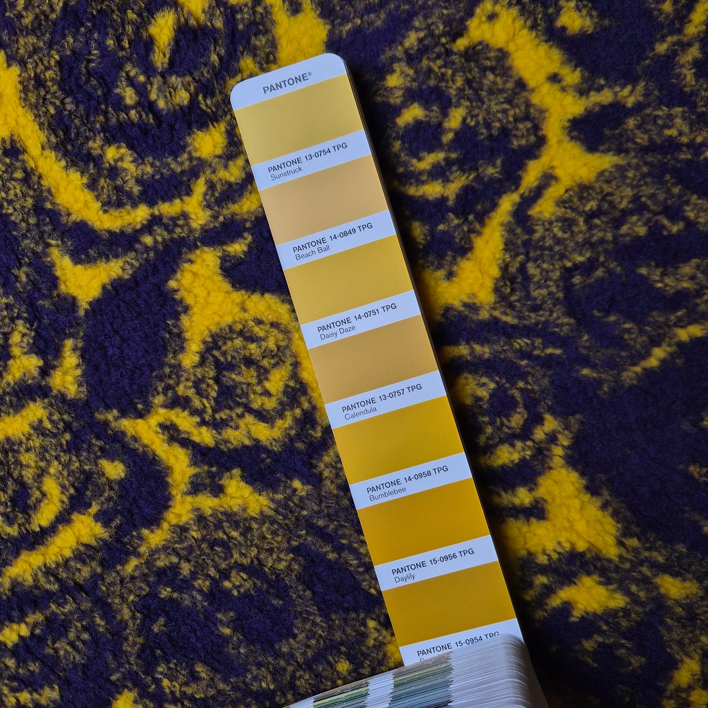 Fleece · Wolle · Floral · Lila und Gelbtöne · 155 cm · 390 g/m² · Meterware