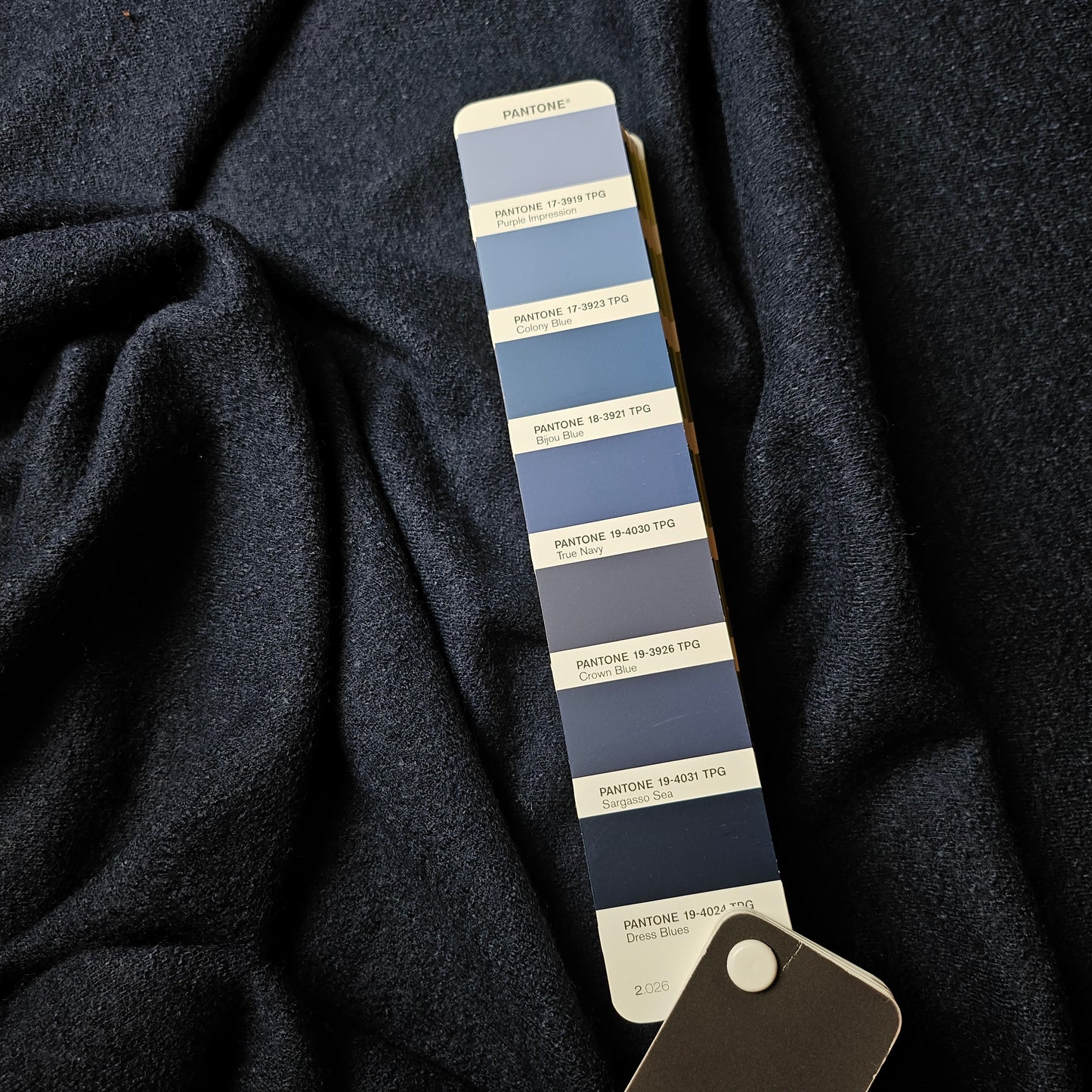 Meterware · Anzugstoff · Gekochte Wolle · Pantone Dress Blues · 140 cm · 330 g/m²