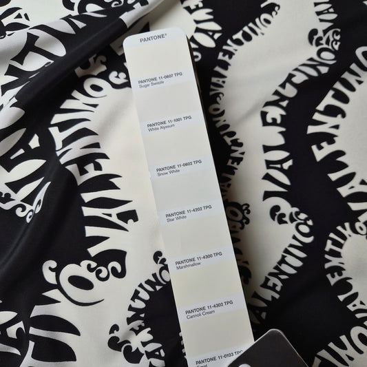 Meterware · Crêpe · XXL-Wellenmuster · Seide · Logo · Pantone Star White · 140 cm · 60 g/m²