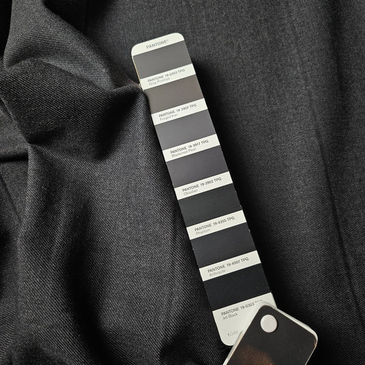Meterware · Anzugstoff · Wolle · Logo · Pantone Obsidian · 155 cm · 240 g/m²