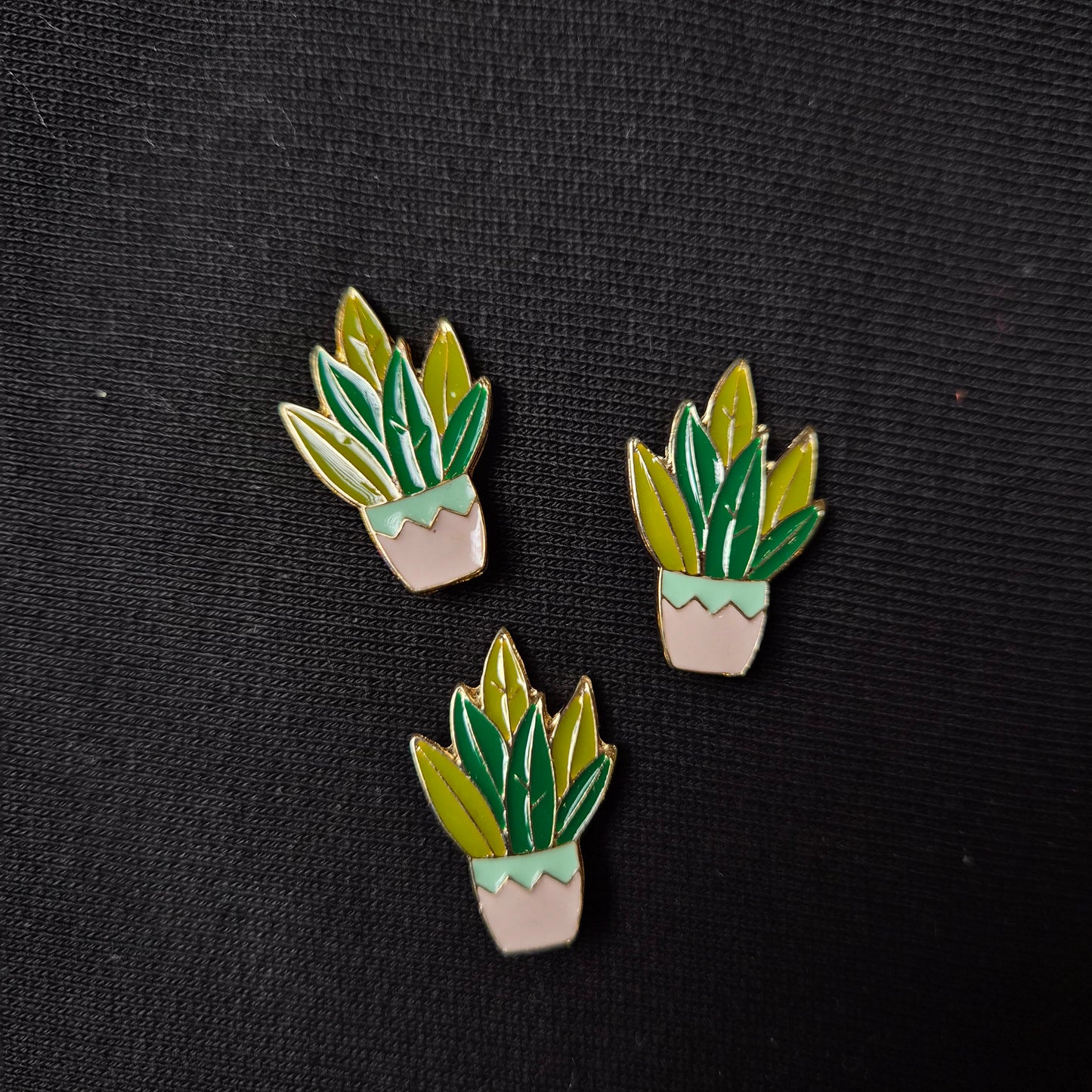 Kurzware · Knopf · Emailliert · Bildmotiv Pflanze · 1×2,8 cm