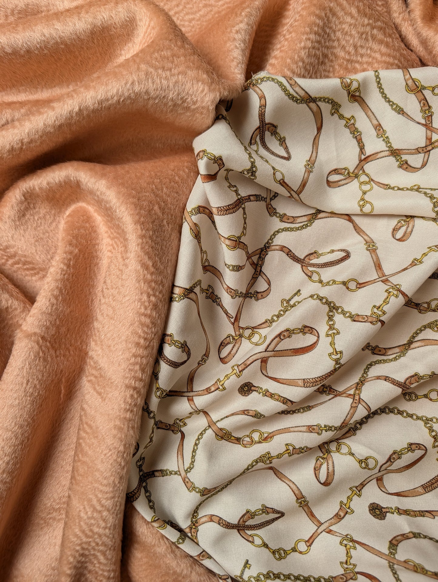 Kombipaket · Mantelstoff · Kaschmir · Pantone Almond Cream · Stoff 300×150 cm + Viskosefutter 250×150 cm · 710 g/m²