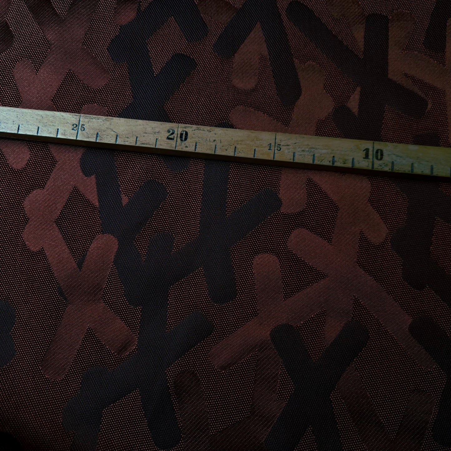 Jacquard · Polyester · Abstrakt · Pantone Copper Coin · 145 cm · 160 g/m² · Meterware
