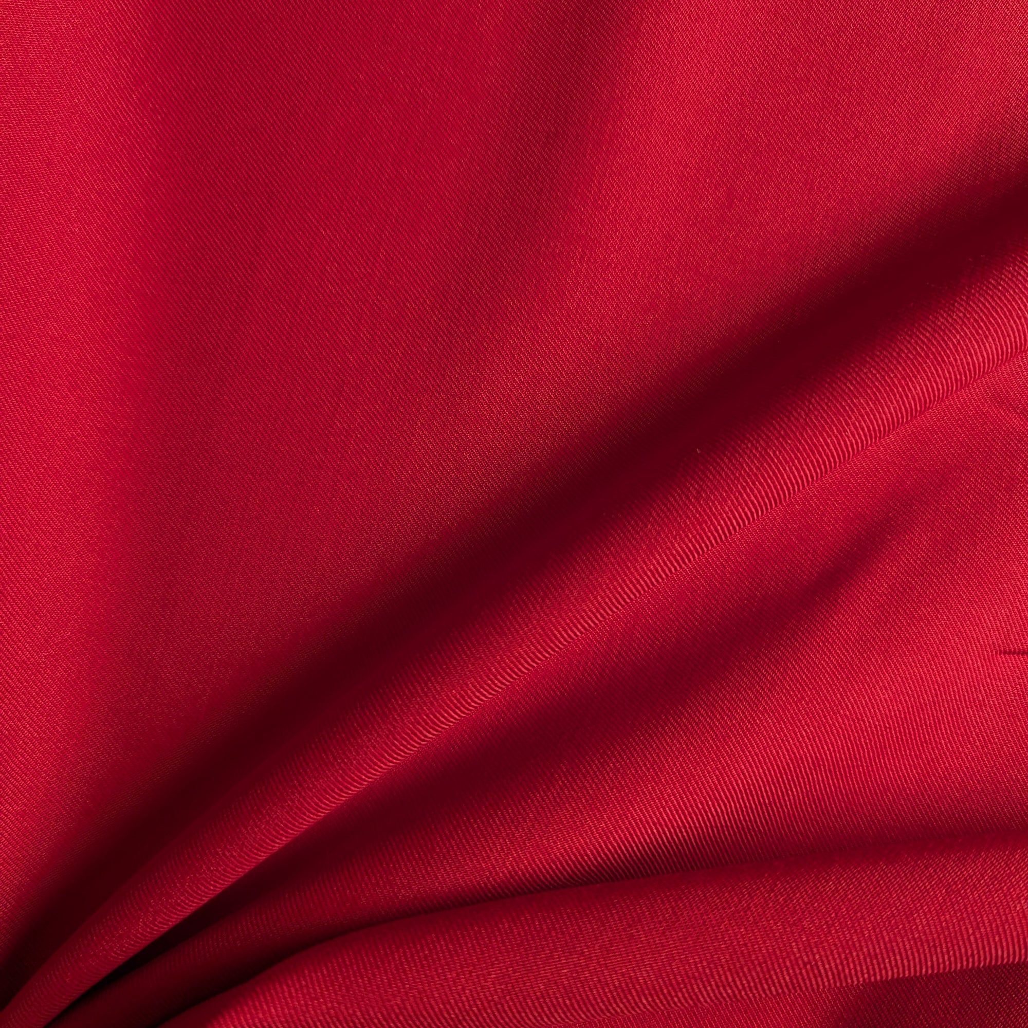 Smooth, soft G*cci deadstock blood red wool fabric, unicolor and elegantly draped.