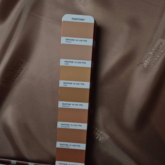 Meterware · Futterstoff · Viskose · Logo · Pantone Lattè · 145 cm · 90 g/m²