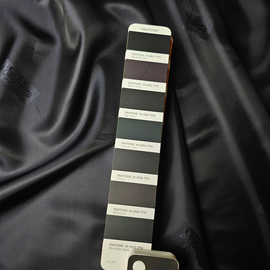 Futter · Viskose · Logo · Pantone Black Beauty · 145 cm · 90 g/m² · Meterware
