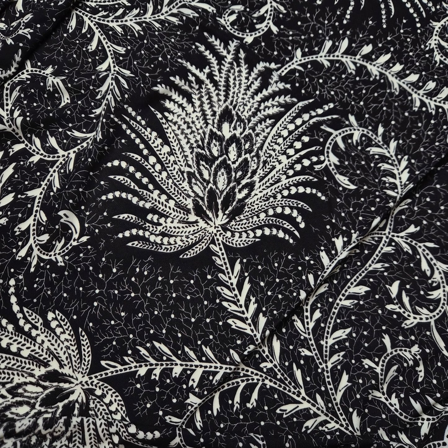 Jersey · Viskose · Floral · Schwarz und weiß · 150×135 cm · Einzelstück