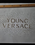 Deadstock Bügelbild Strassschrift Young Versace, V*ersace (Einzelstück, 16 × 25 cm) (S3X3X003)