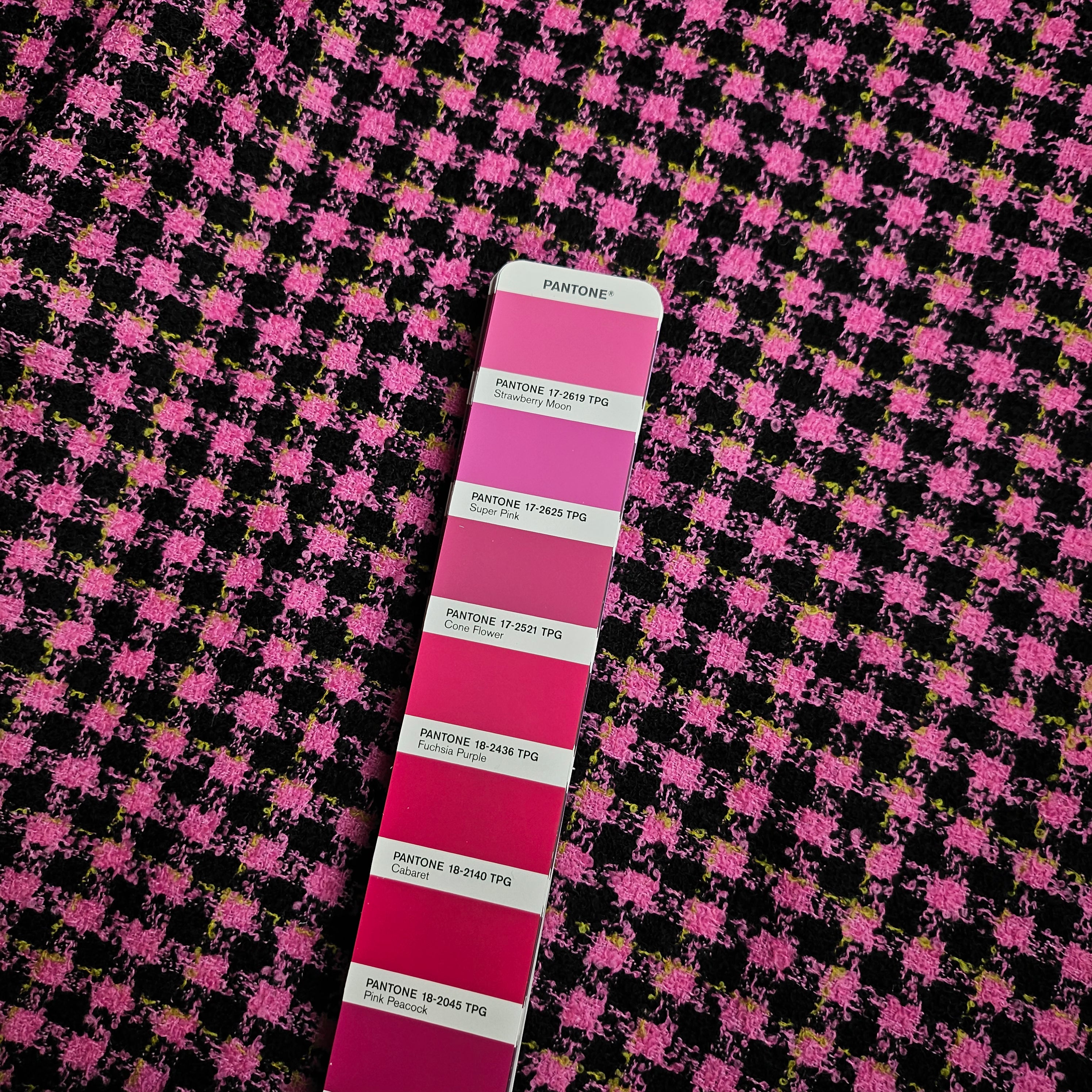 Deadstock Meterware Tweed – Super Pink Wolle kariert Lila-Meliert, V*rs*ce (Stoffbreite 150 cm) (M9X4X6)