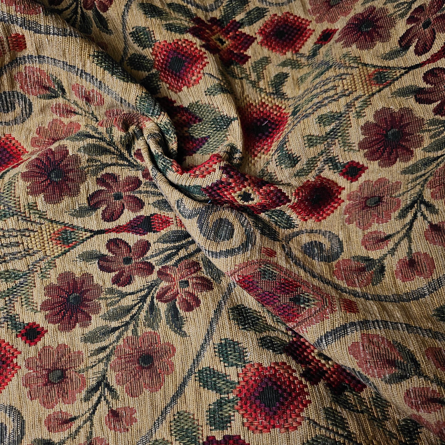 Meterware · Jacquard · Polyester · Ornament · Pantone New Wheat · 145 cm · 320 g/m²
