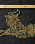 Deadstock Patch - Goldfarbener Ziege DG* bestickt mit türkis Pailletten und Perlen, 13 × 18 cm ([S3X6X013])