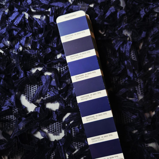 Seide, Fil Coupé, Pantone Beacon Blue, Fil Coupé, Fransen · 35×145 cm