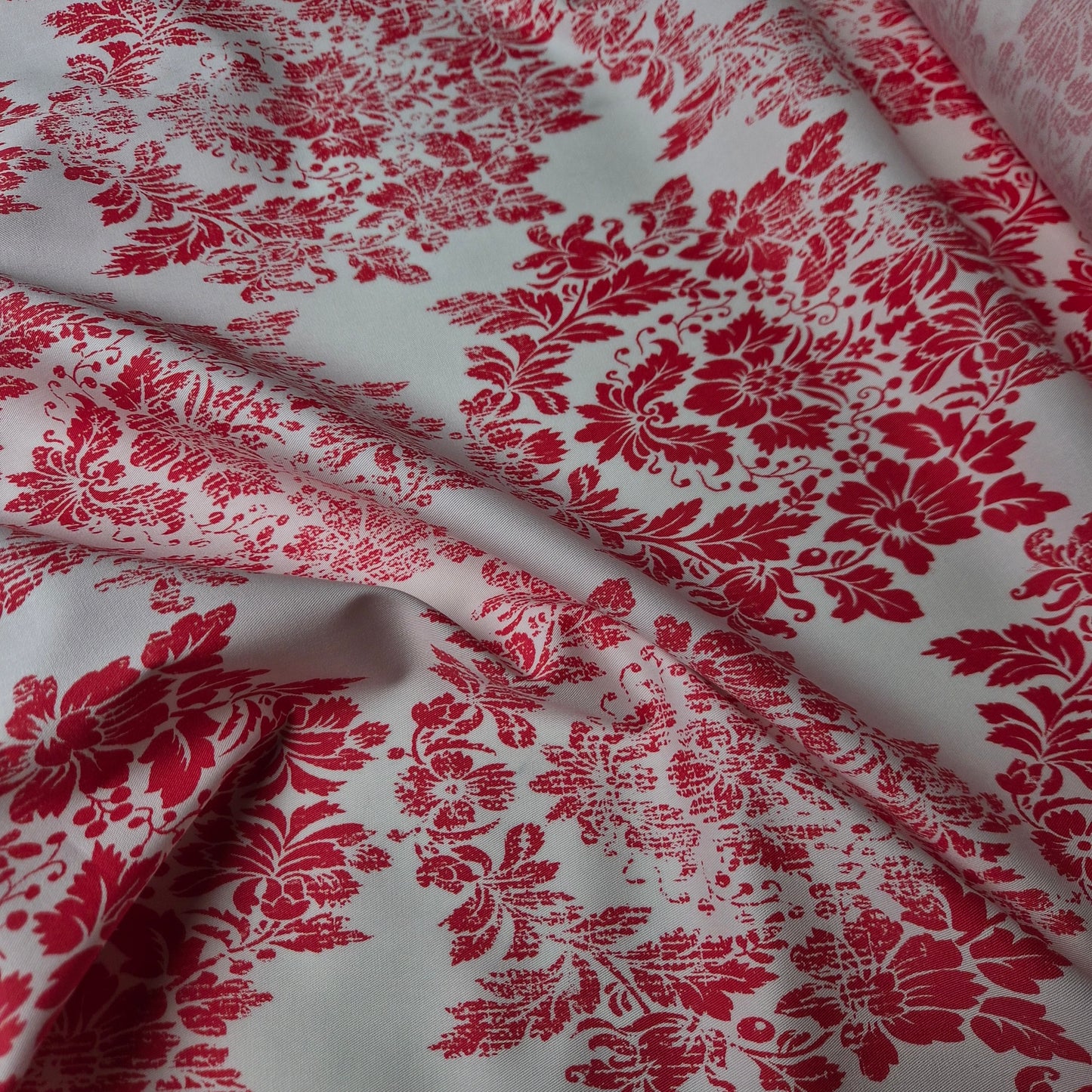 Poplin · Baumwolle · Ornament · Rot und weißtöne · 140 cm · Meterware