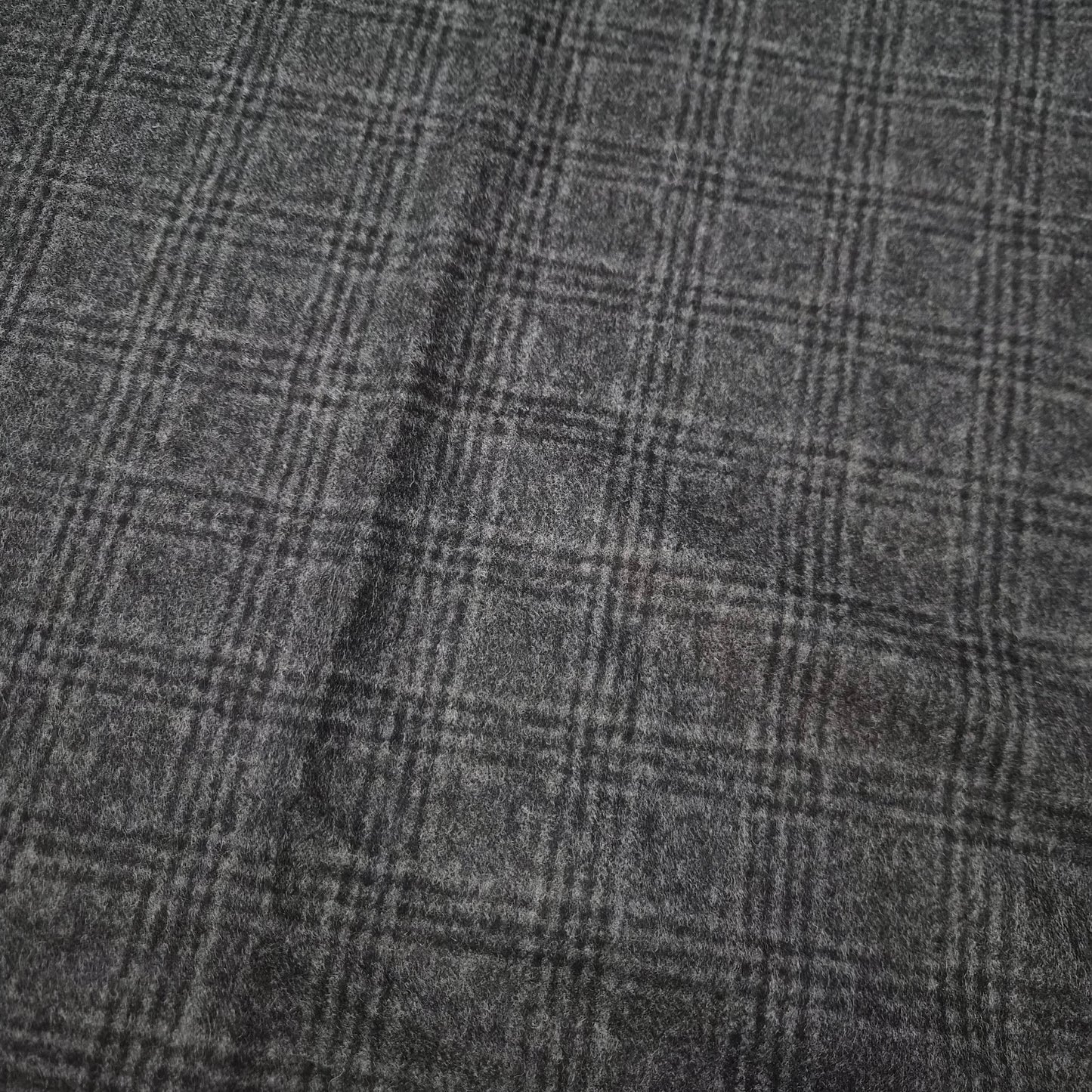 Mantelstoff · Gebürstet · Wolle · Kariert · Grautöne · 200×140 cm · Einzelstück