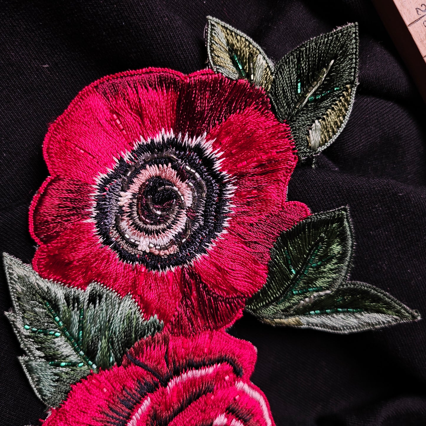 Embroidered D&G red rose patch with green leaves and beaded details, 11x19 cm.