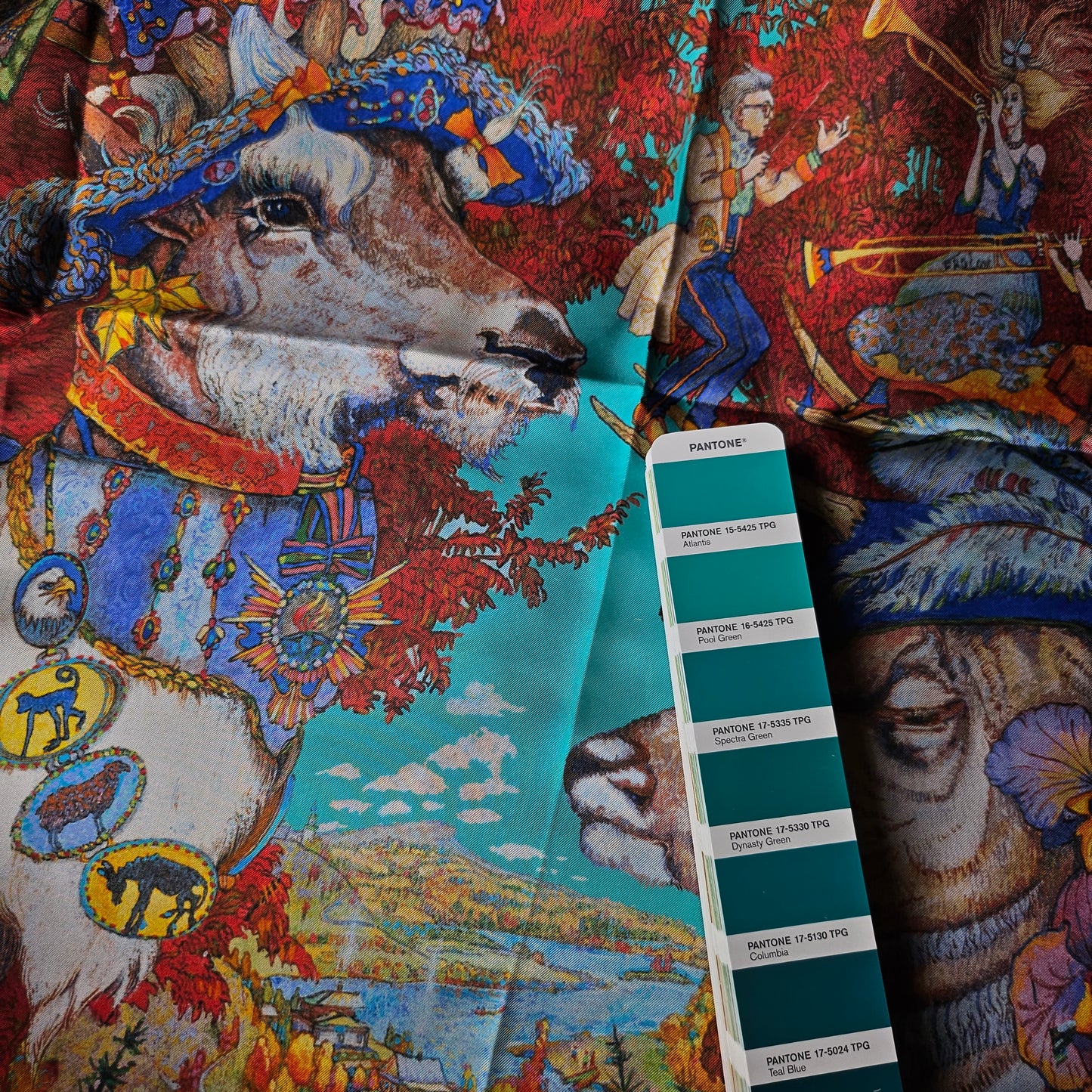 Seide, Pantone Spectra Green · 90×90 cm