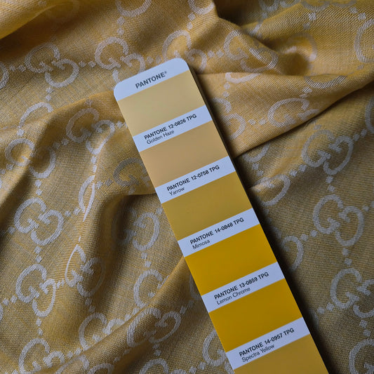 Schal, Wolle, Seide, Webware, Pantone Yarrow · 70×200 cm