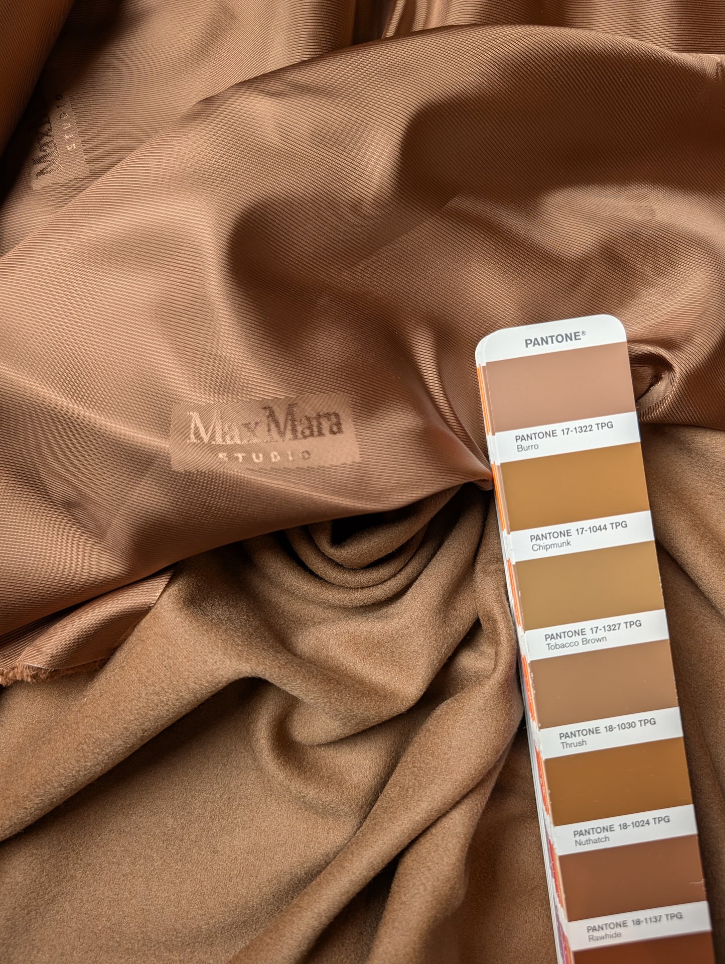 Kombipaket · Mantelstoff 348g/m² · Kaschmir · Pantone Burro · Stoff 300 cm + Futter 250 cm