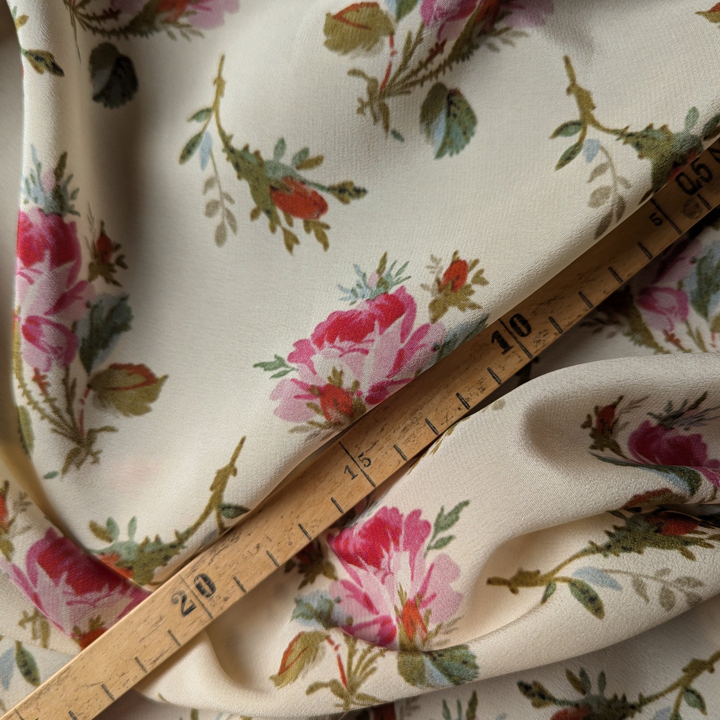 Crêpe · Seide · Floral · Farbe: pasteltöne · 140 cm · 80 g/m² · Meterware