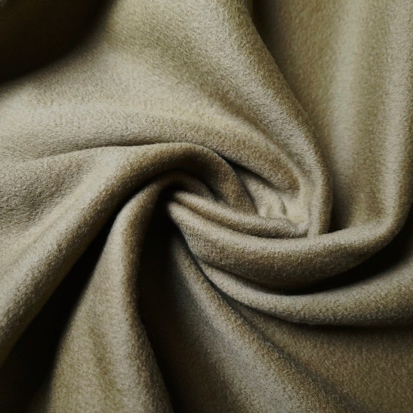 Doubleface · Trennbar · Wolle, Kaschmir · Pantone Amber Green · 150 cm · 470 g/m² · Meterware