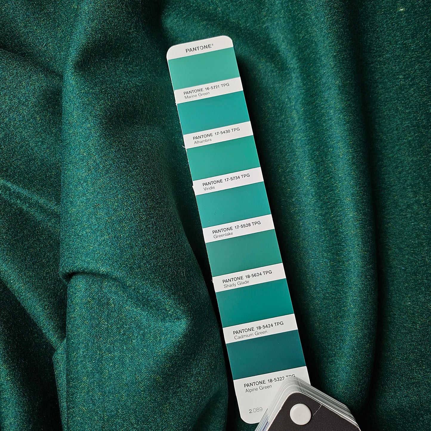 Tuchloden · Wolle · Uni · Pantone Cadmium Green · 130 cm · Meterware