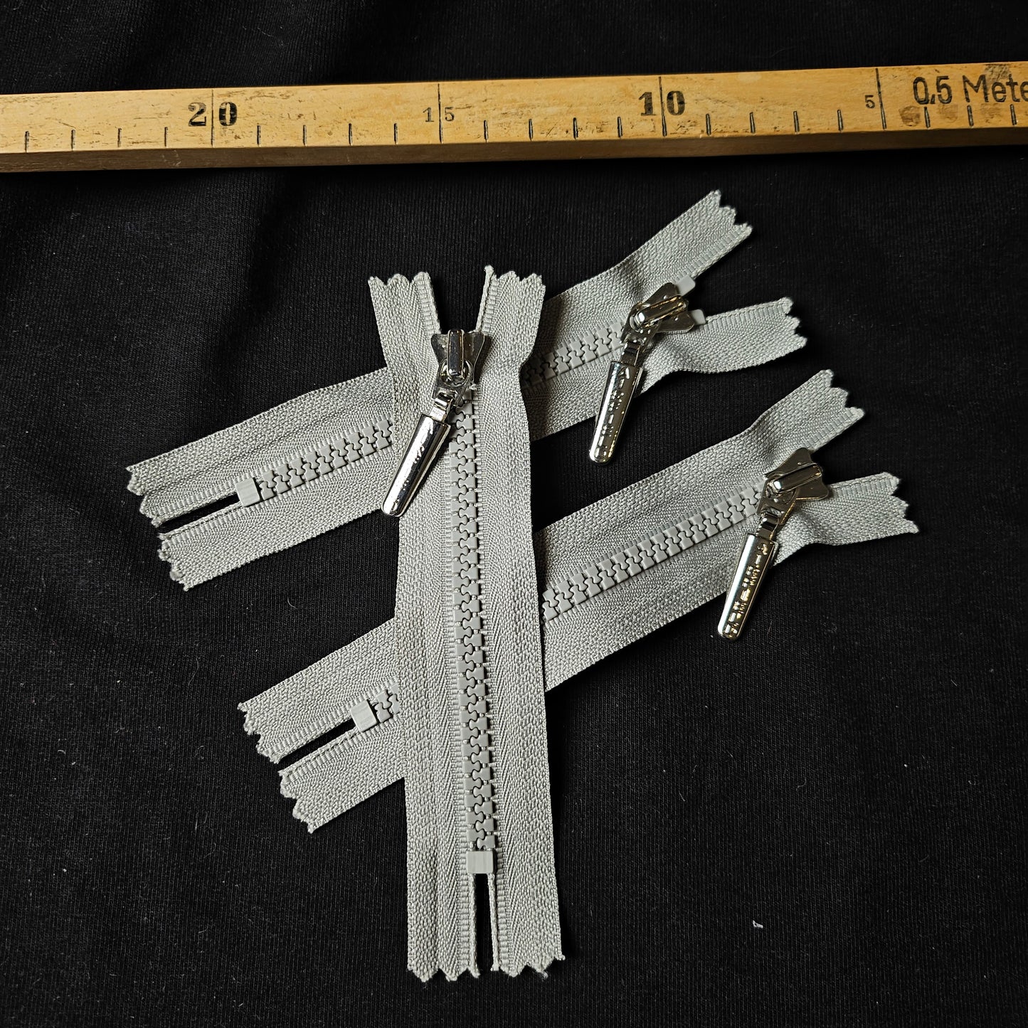 Reißverschluss, hellgrau · 11 cm