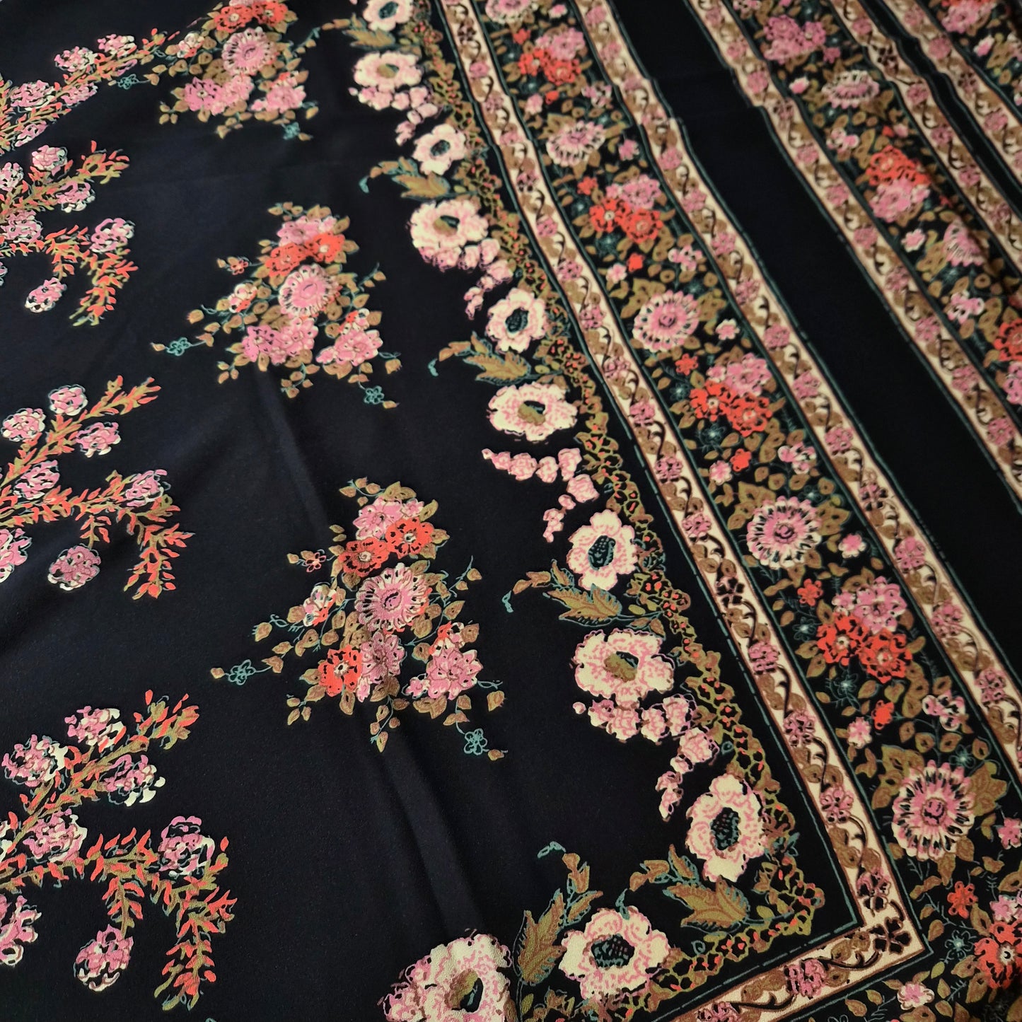Panel · Crêpe · Viskose · Floral · Pantone Dark Sapphire · 100×130 cm