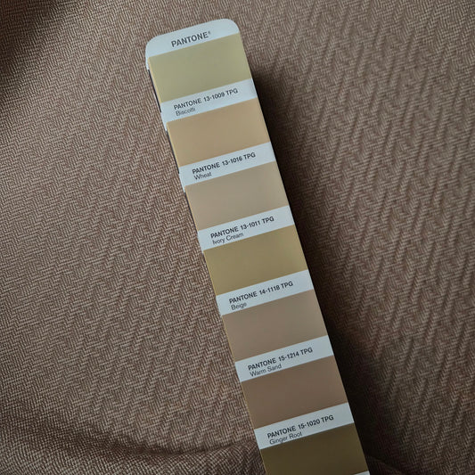 Jacquard · Wolle · Eingewebt · Logo · Pantone Ivory Cream · 155 cm · Meterware