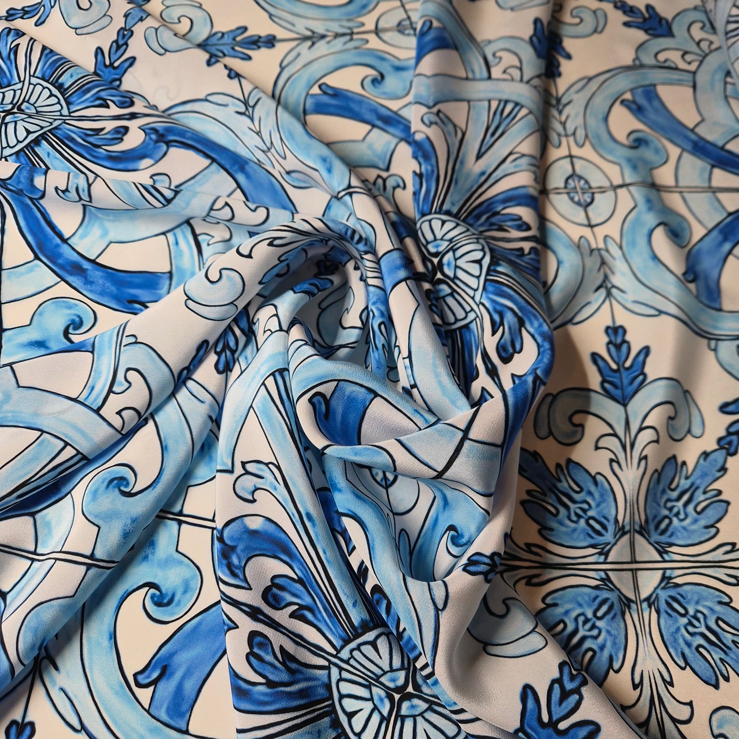 Crêpe · Seide · Majolika · Farbe: blau weißtöne · 140 cm · 70 g/m² · Meterware