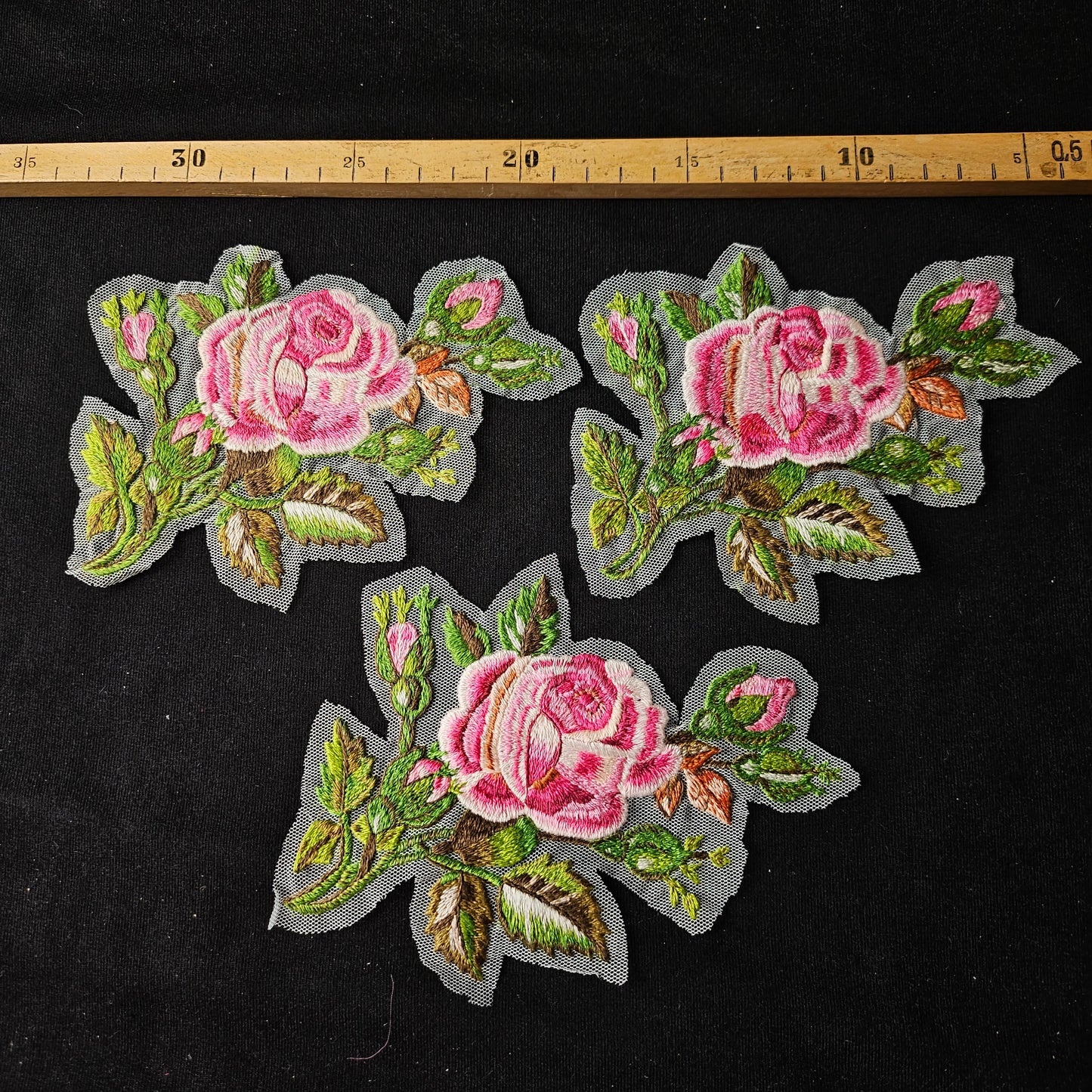 Tüll, Weiß Rosé Rosenapplikation · 12×16 cm